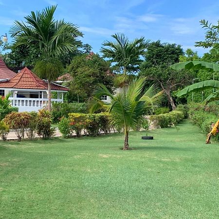 Whistling Villa Runaway Bay Buitenkant foto