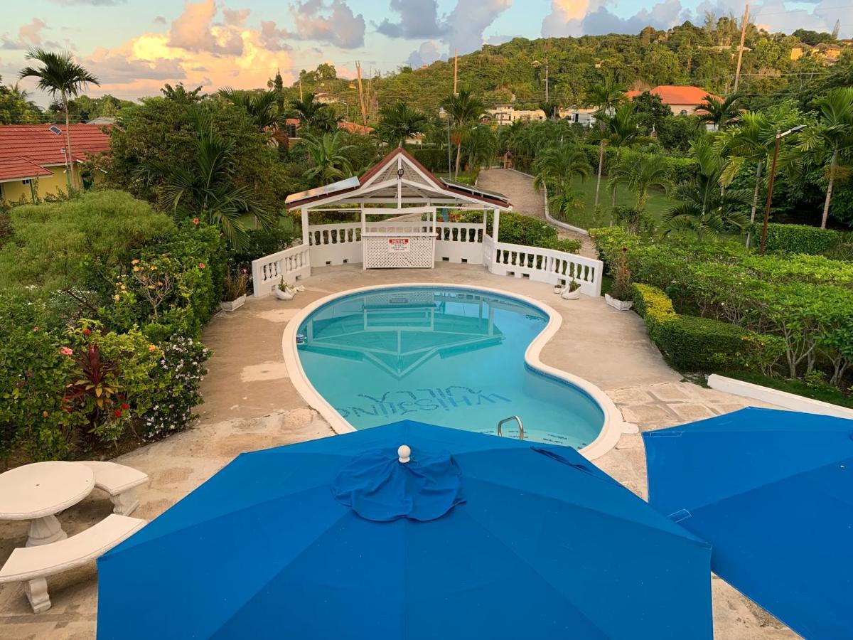 Whistling Villa Runaway Bay Buitenkant foto