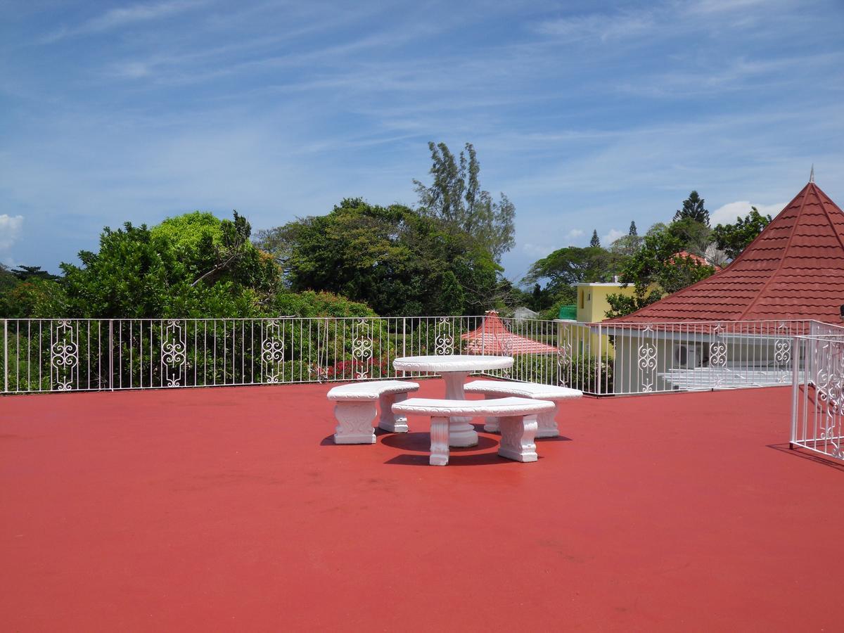Whistling Villa Runaway Bay Buitenkant foto