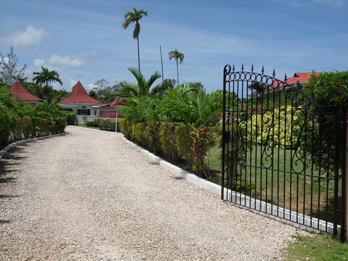 Whistling Villa Runaway Bay Buitenkant foto