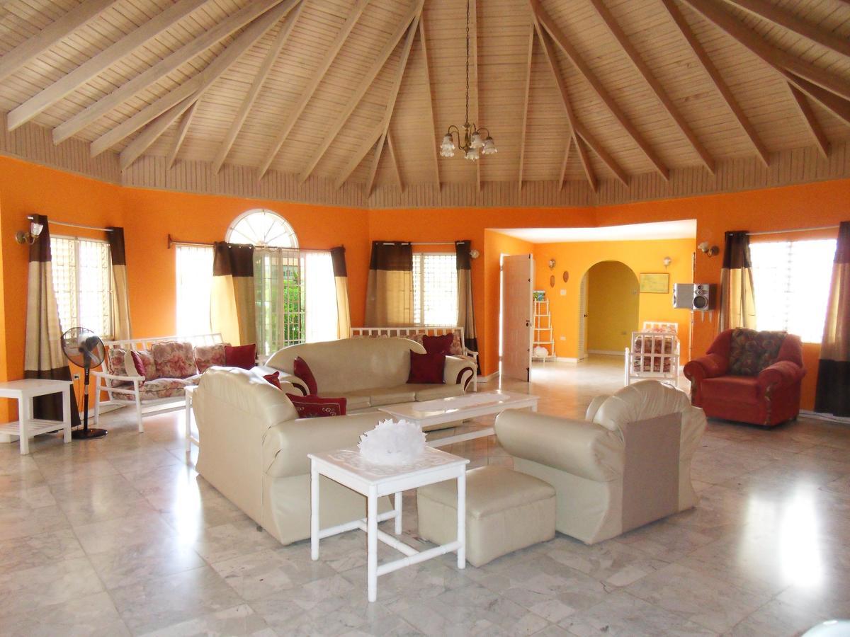 Whistling Villa Runaway Bay Buitenkant foto