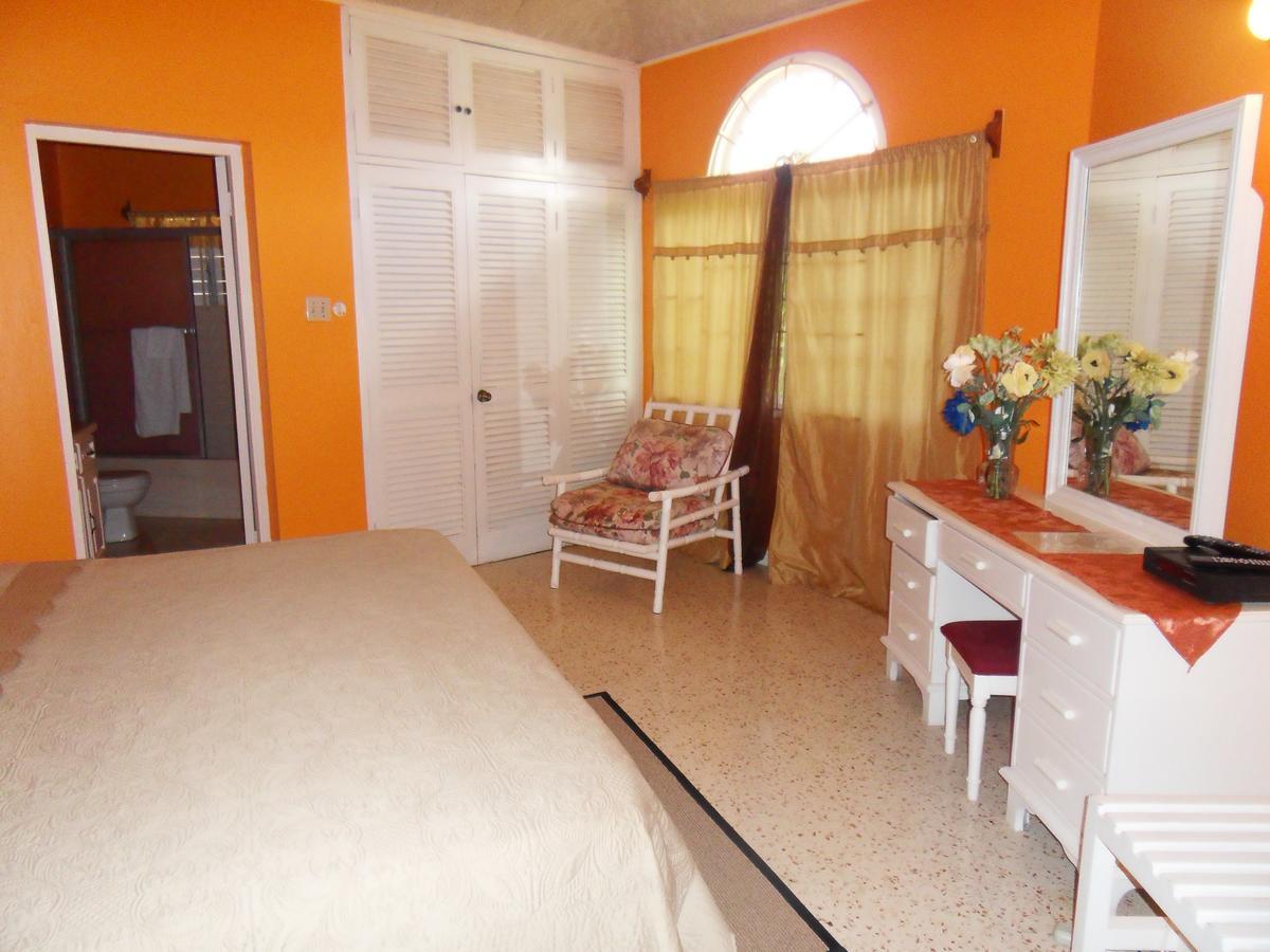 Whistling Villa Runaway Bay Buitenkant foto