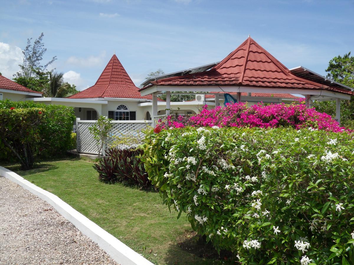 Whistling Villa Runaway Bay Buitenkant foto